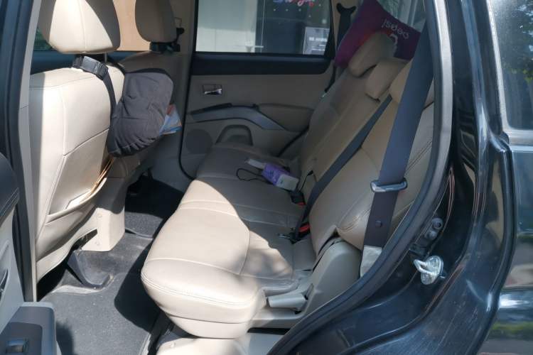 Used Mitsubishi Outlander 2010 Kinhui 2.4 Fashion Edition Left Rear Seat