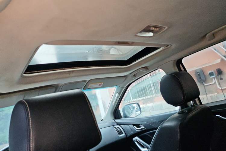 Used JMC Yusheng S350 2016 2.0T Automatic All-Wheel Drive Gasoline Ultra-Luxury 5-Seater Headliner