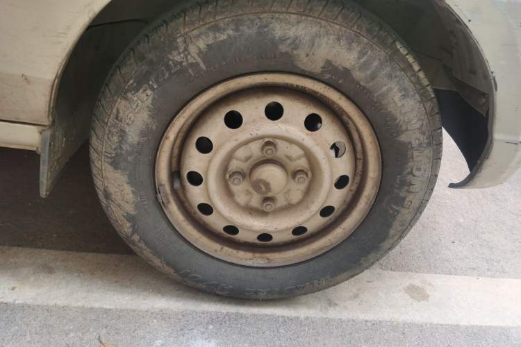 Used Wuling Rongguang 2014 1.5L S Base Version Right Front Wheel Hub