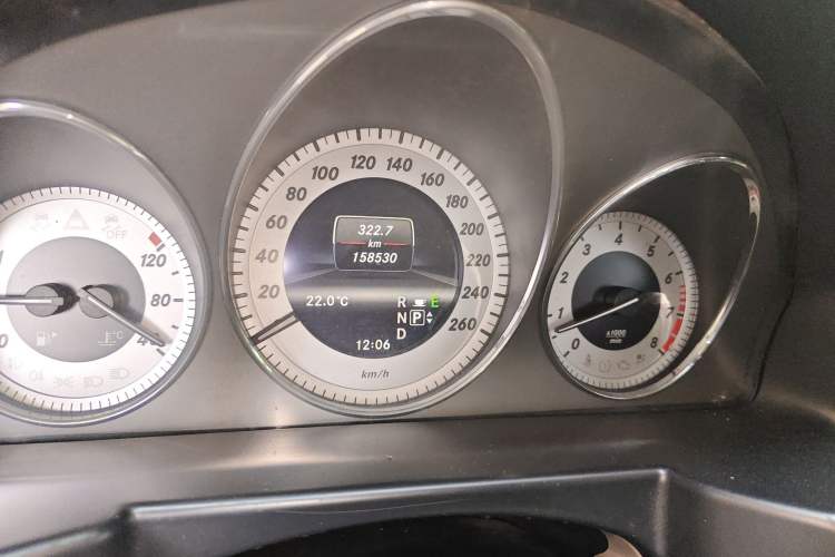 Used Mercedes-Benz GLK-Class 2013 GLK 300 4MATIC Dynamic Edition Odometer Close Up