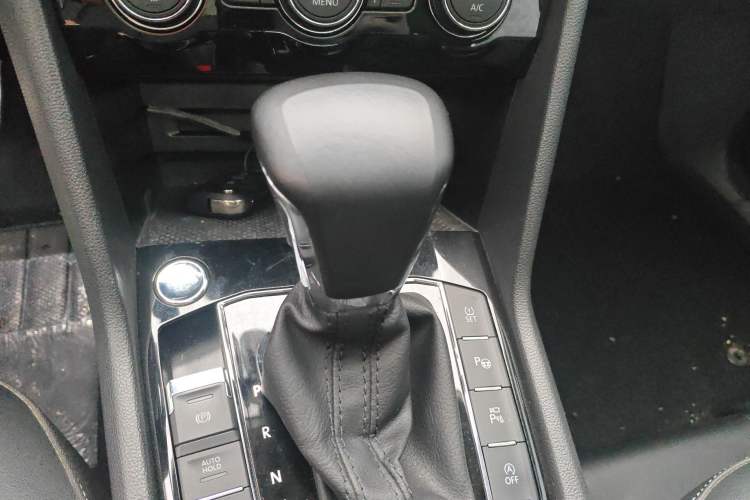 Used Volkswagen Tiguan L 2021 330TSI Automatic Two-Wheel Drive R-Line Enhanced Edition
