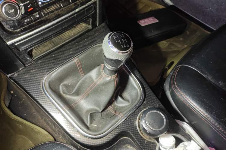 Used Haval H5 Classic 2015 2.0T Diesel Manual Two-Wheel Drive Entry-Level Version