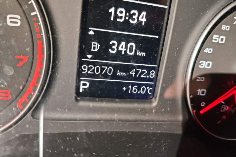 Used Audi Q3 2018 30th Anniversary Edition 30 TFSI Fashion Model Odometer Close Up