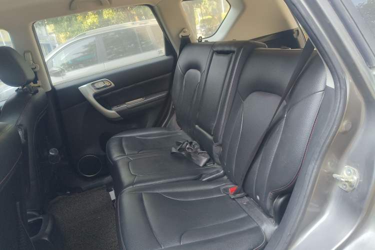 Used Haval H6 2013 Upgraded Model 2.4L Automatic Two-Wheel Drive Elite Version
