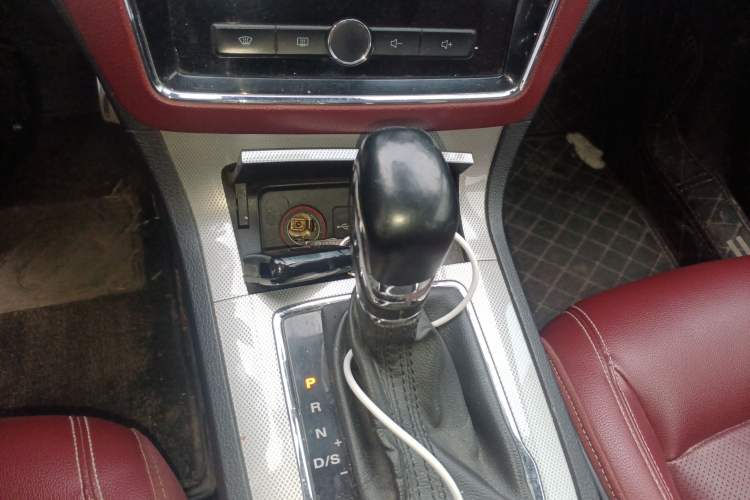 Used Roewe RX5 2016 30T Four-Wheel Drive Automatic Internet Smart Luxury Edition Gear Lever