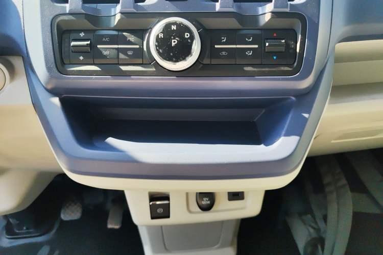 Used SRM New Energy E3 2025 Fudi 310KM Practical Passenger Vehicle
