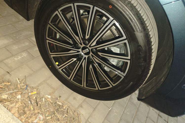 Used Geely Galaxy Galaxy M9 2025 Model 230km Two-Wheel-Drive Exploration Edition