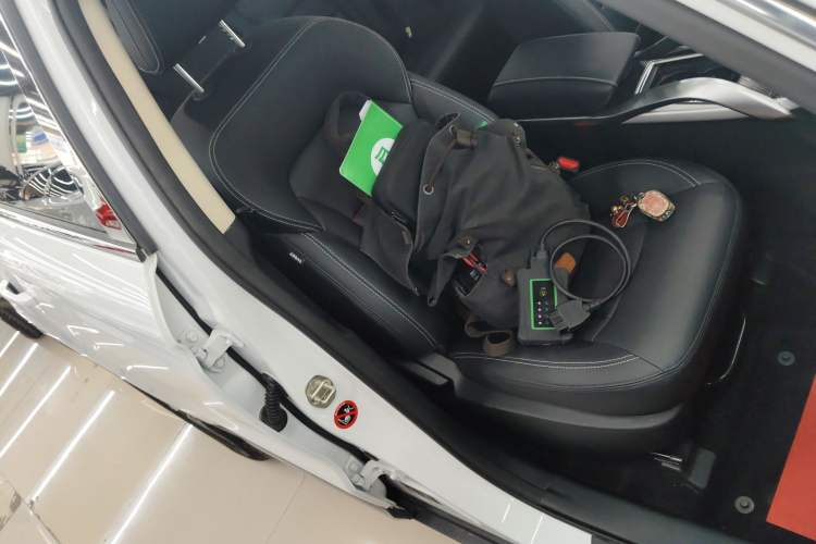 Used Geely Auto Emgrand X7 Sport 2018 1.8TD Automatic Two-Wheel Drive Smart Connect 4G Internet Edition Right Front Seat