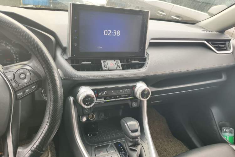 Used Toyota RAV4 2021 2.0L CVT Two-Wheel Drive Fashion Edition Audio And AC Panel