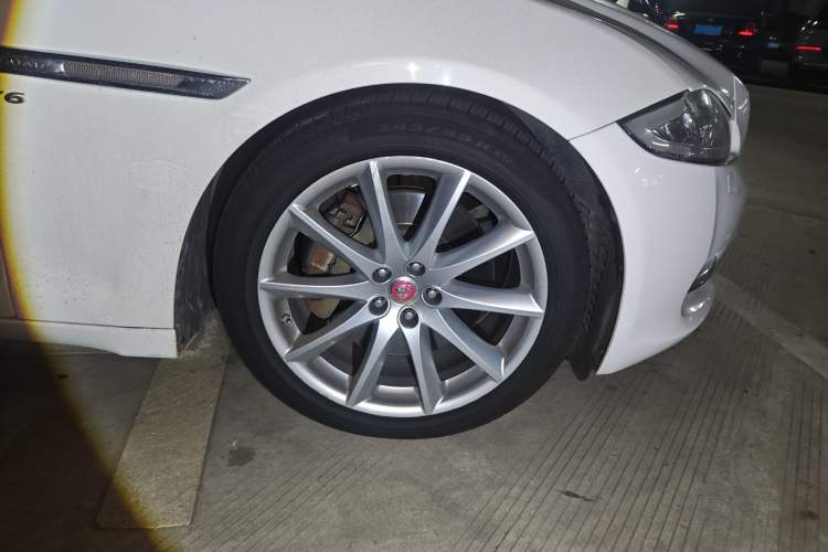 Used Jaguar XJ 2014 XJL 3.0 SC Two-Wheel-Drive Panoramic Business Edition
