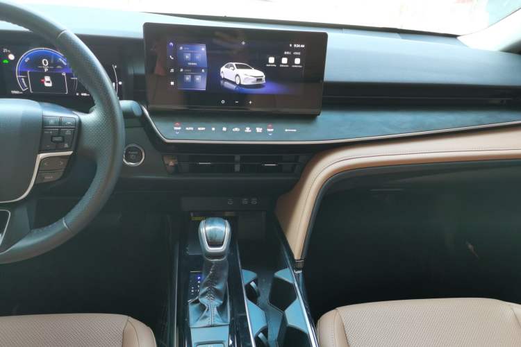 Used Toyota Camry 2024 Dual-Motor 2.0 HGVP Luxury Edition