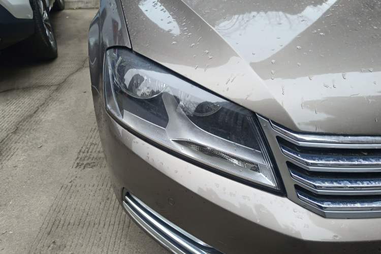 Used Volkswagen Magotan 2012 Revised Version 1.8TSI Leading Edition Right Front Headlight