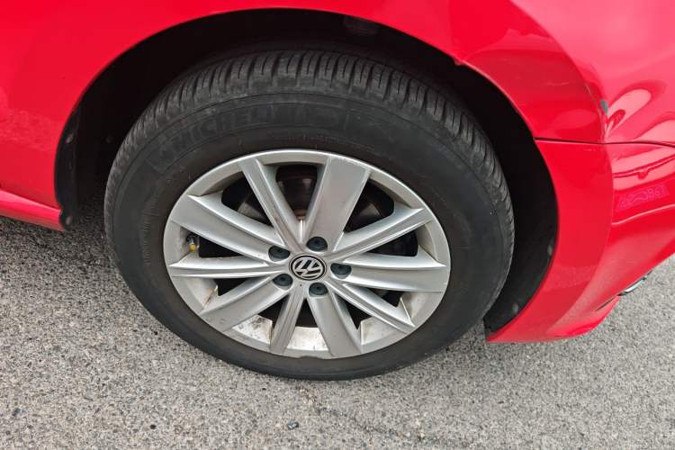 Used Volkswagen Polo 2014 1.6L Automatic Comfort Edition Right Front Wheel Hub