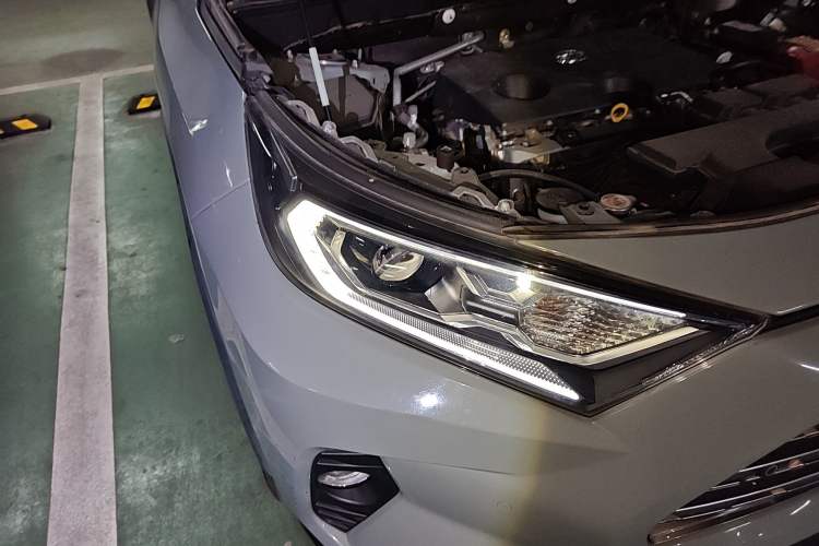 Used Toyota RAV4 2020 2.0L CVT Four-Wheel Drive Prestige Edition