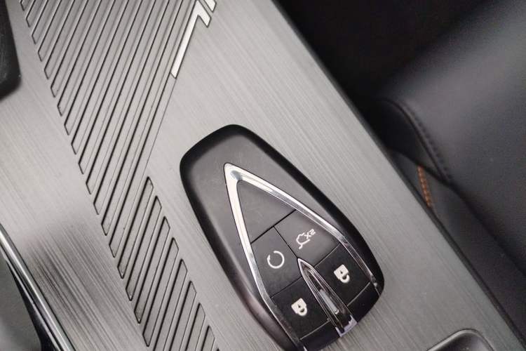 Used CHANGAN OSHAN Z6 2023 Blue Whale 1.5T DCT Smart-Led City Edition