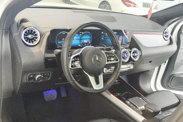 Used Mercedes-Benz GLA 2023 GLA 220 Center Console