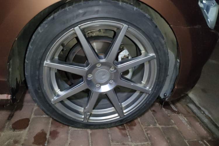 Used Volkswagen Lamando 2015 230TSI DSG Fashion Edition Right Front Wheel Hub