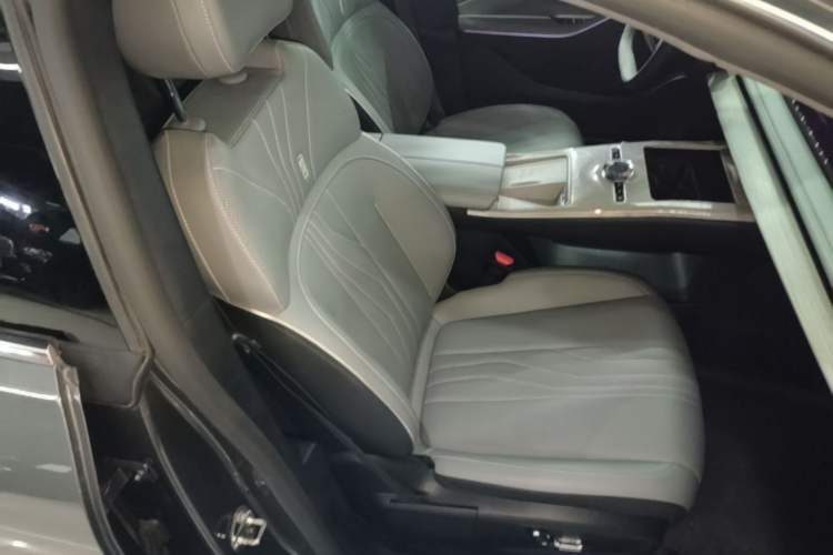 Used Geely Galaxy E8 2024 665 km Range Rear-Drive Starship Long-Range Version Right Front Seat