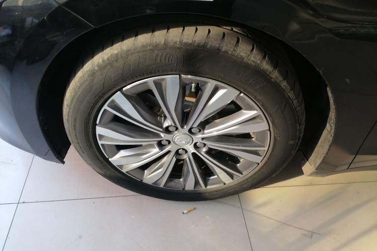 Used Hongqi E-QM5 2022 431 km Charge & Enjoy Edition