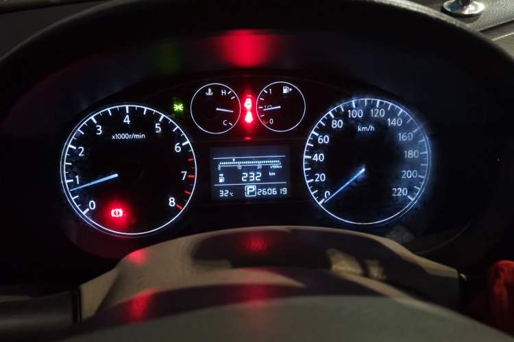 Used Nissan Tiida 2013 1.6L CVT Cool Cafe Edition