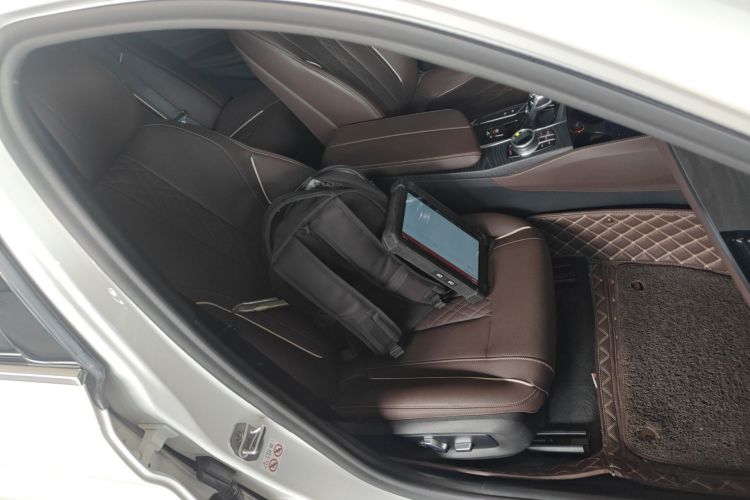 Used BMW 5 Series New Energy 2022 535Le M Sport Package Right Front Seat