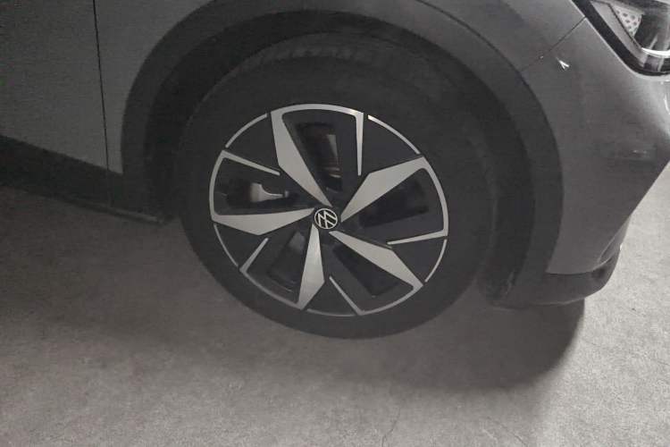 Used Volkswagen ID.4 CROZZ 2021 Long-Range PRO Two-Wheel Drive Version Right Front Wheel Hub