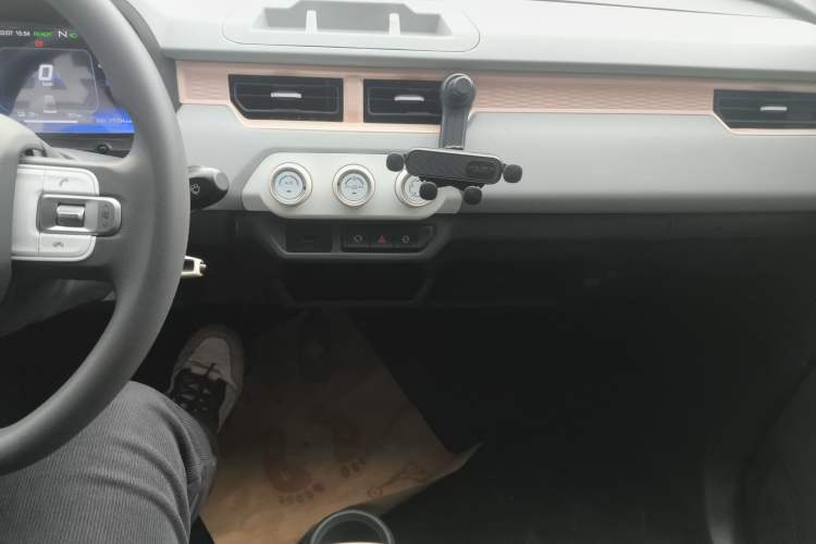 Used Chery QQ Ice Cream 2022 170km Sundae Phosphate Lithium-Ion