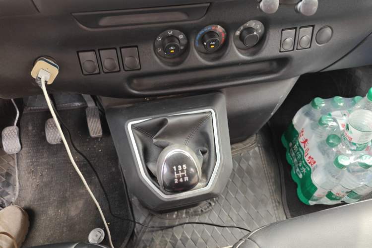 Used JMC Transit 2021 2.8T Space King Taurus Short Wheelbase Mid-Height 6-Seater Diesel Euro VI JX493