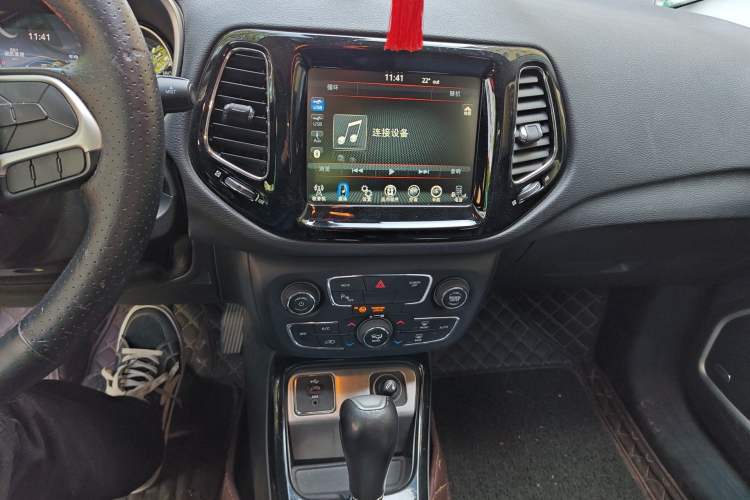 Used Jeep Compass 2017 200T Automatic Prestige Edition Audio And AC Panel