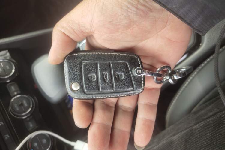 Used Volkswagen Tiguan L 2019 Revised Version 280TSI Automatic Two-Wheel Drive Panoramic Comfort Edition China VI Standard Vehicle Key