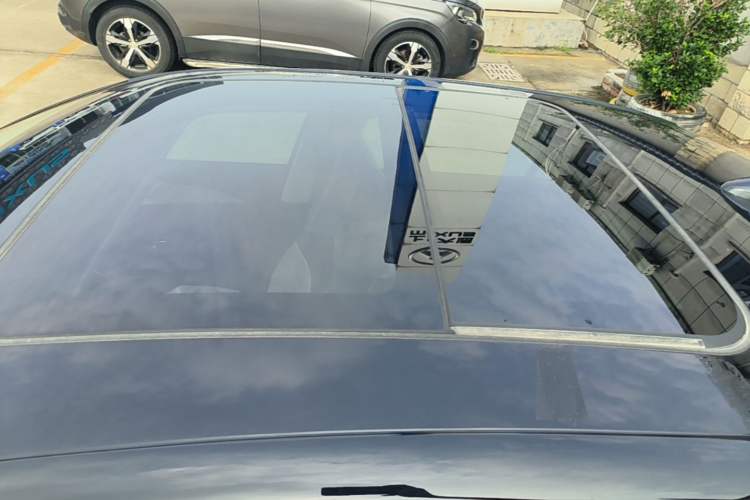 Used Hongqi H5 2025 2.0T Automatic Flag Edition – 500 000 Units Commemorative Version