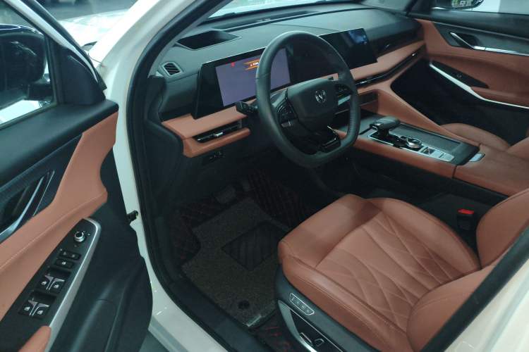 Used CHANGAN CS75 PLUS 2024 3rd Generation Champion Edition 2.0T Intelligent Drive Performance Model Driver Seat