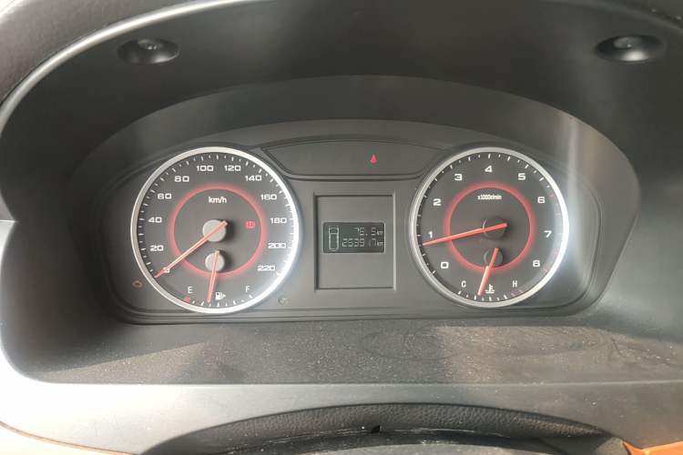 Used SAIC MAXUS G10 2016 2.4L Manual Elite Edition Instrument Cluster