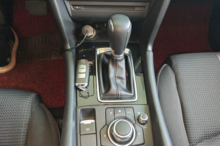 Used Mazda 3 Axela 2017 Sedan 1.5L Automatic Luxury Model Emission Standard China V Gear Lever