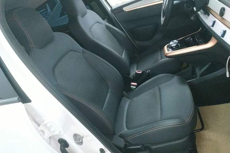 Used Dongfeng NAMMI BOX 2022 Revised Light Wind Edition 201 km Standard Version