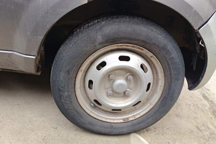 Used BAIC Weiwang 306 2013 1.2L Value Edition Basic 7-Seater A12 China IV Standard Right Front Wheel Hub