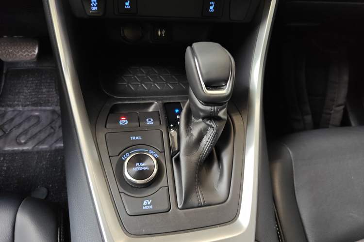 Used Toyota RAV4 2020 Dual-Engine 2.5L E-CVT 4x4 Elite PLUS Edition Gear Lever