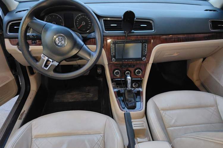 Used Volkswagen Lavida 2013 1.4TSI DSG Comfort Edition Center Console