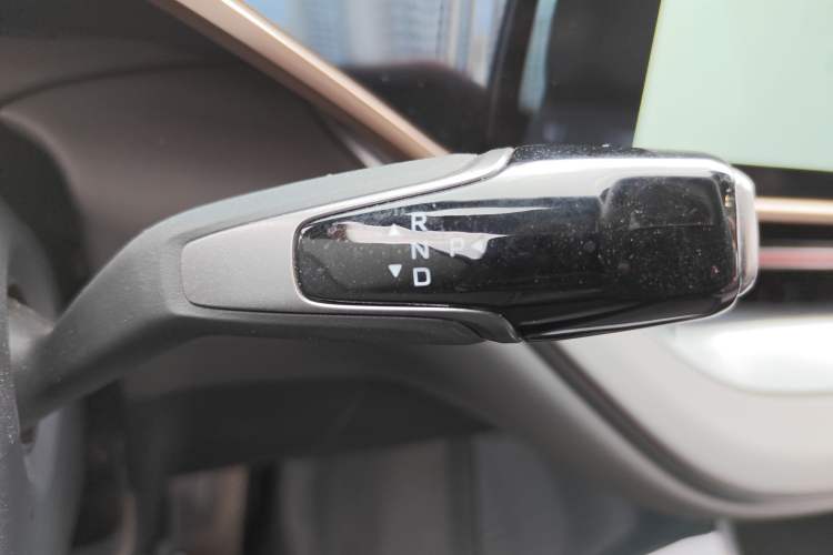 Used Hongqi EH7 2024 690 Pro Gear Lever