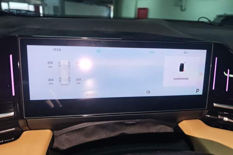 Used Geely Galaxy L6 2023 125km Starship
