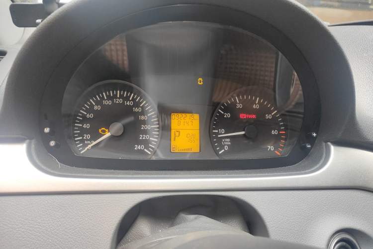 Used Mercedes-Benz Vito 2011 2.5L 7-seater executive version Instrument Cluster
