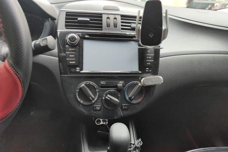 Used Nissan Tiida 2013 1.6L CVT Cool Cafe Edition Audio And AC Panel