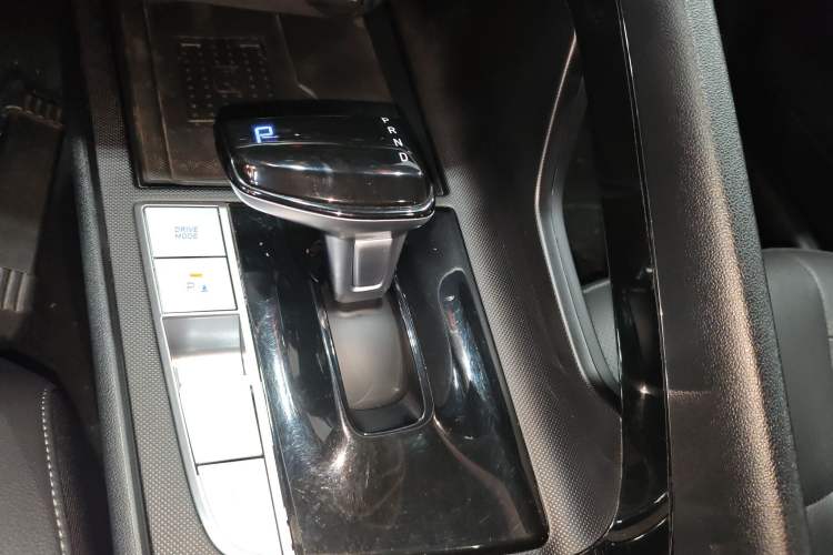 Used Hyundai Elantra 2022 1.5L CVT LUX Prestige Edition Gear Lever