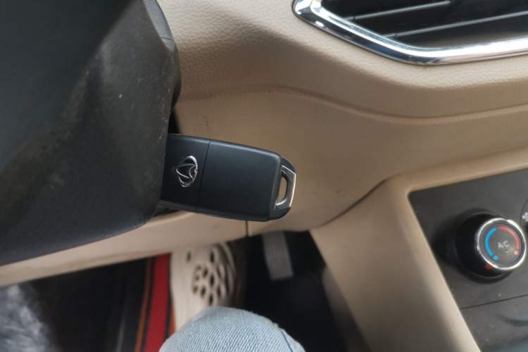 Used CHANGAN KUAYUE Xing V5 EV 2021 Luxury 7-Seater Passenger Van with Lingdian System Vehicle Key