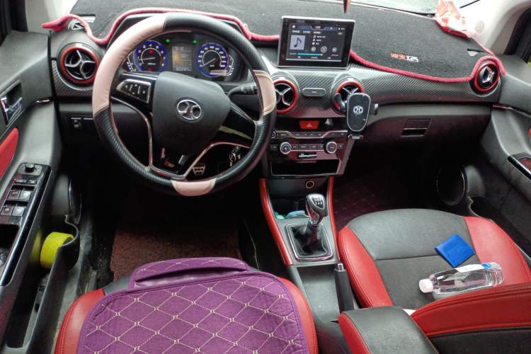Used BAIC Senova X25 2015 1.5L manual Comfort trim level Interior 2