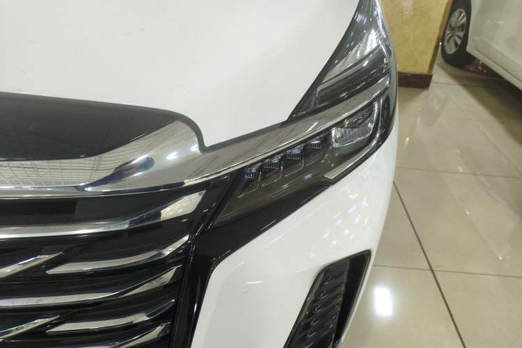 Used Buick GL8 2023 Facelifted Land Cruiser Executive Luxury Version