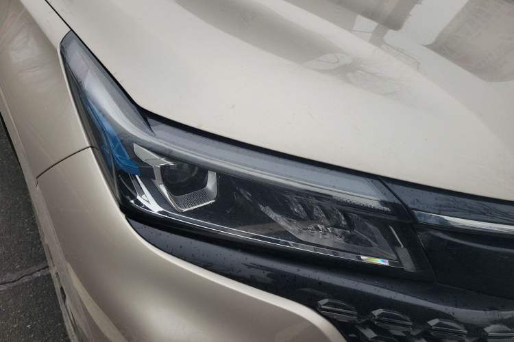 Used Landian E5 2023 1.5L DE-i 100KM Comfort Edition 7-Seater Right Front Headlight