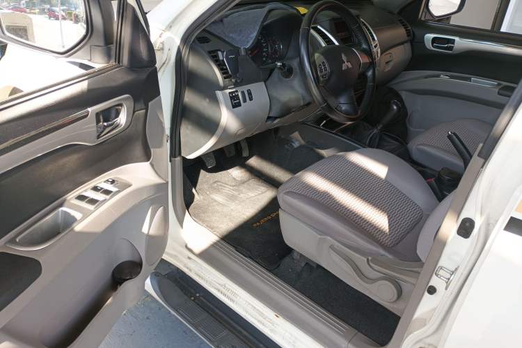 Used Mitsubishi Pajero Sport 2013 2.4L Manual Two-Wheel Drive Comfort Edition