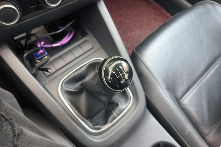 Used Volkswagen Sagitar 2014 1.6L Manual Comfort Model Gear Lever