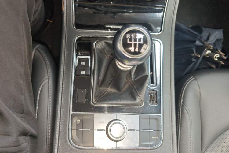 Used Zotye T600 2016 Sports Edition 1.5T Manual Luxury Model Gear Lever